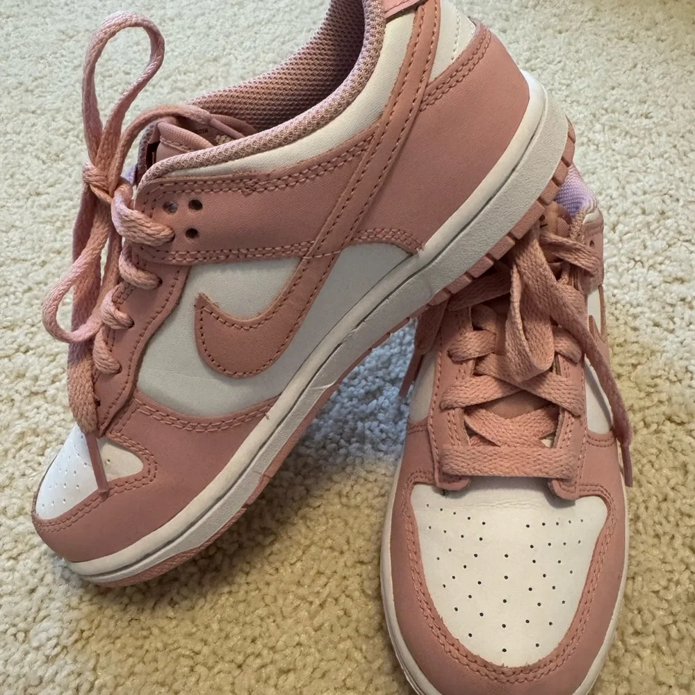 Nike Kids Dunk Low Pink and White Kids' Sneakers 2.5Y - Picture 1 of 5